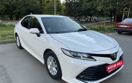 Toyota Camry, 2018 год, 2 700 000 рублей, 8 фотография