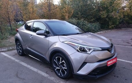 Toyota C-HR I рестайлинг, 2017 год, 2 250 000 рублей, 1 фотография