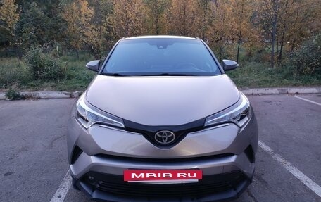 Toyota C-HR I рестайлинг, 2017 год, 2 250 000 рублей, 4 фотография