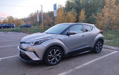 Toyota C-HR I рестайлинг, 2017 год, 2 250 000 рублей, 9 фотография