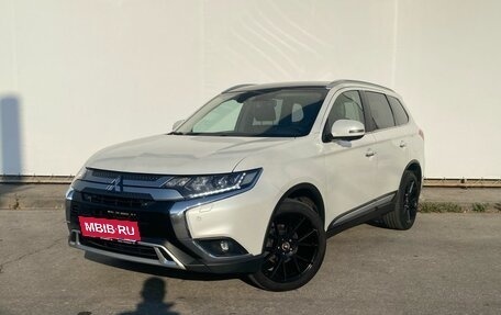 Mitsubishi Outlander III рестайлинг 3, 2019 год, 3 000 000 рублей, 1 фотография