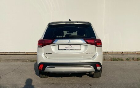 Mitsubishi Outlander III рестайлинг 3, 2019 год, 3 000 000 рублей, 6 фотография