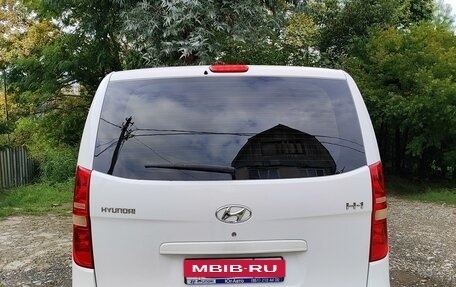 Hyundai H-1 II рестайлинг, 2013 год, 1 850 000 рублей, 4 фотография