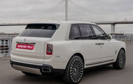 Rolls-Royce Cullinan, 2020 год, 40 000 000 рублей, 3 фотография