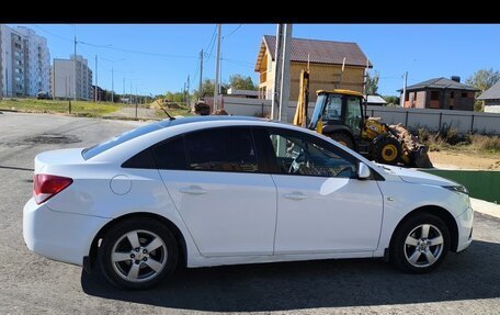 Chevrolet Cruze II, 2011 год, 700 000 рублей, 4 фотография