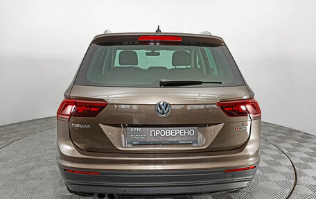 Volkswagen Tiguan II, 2017 год, 2 599 000 рублей, 6 фотография