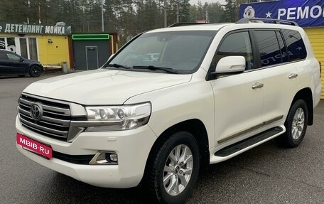 Toyota Land Cruiser 200, 2015 год, 5 850 000 рублей, 2 фотография