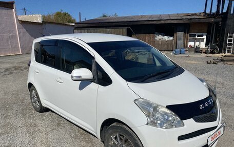 Toyota Ractis I, 2010 год, 820 000 рублей, 3 фотография