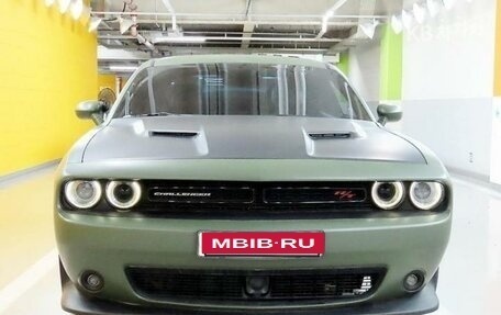 Dodge Challenger III рестайлинг 2, 2021 год, 10 420 000 рублей, 2 фотография