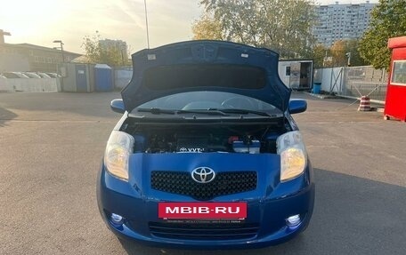 Toyota Yaris III рестайлинг, 2006 год, 700 000 рублей, 13 фотография