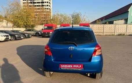 Toyota Yaris III рестайлинг, 2006 год, 700 000 рублей, 11 фотография