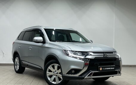 Mitsubishi Outlander III рестайлинг 3, 2020 год, 2 690 000 рублей, 3 фотография