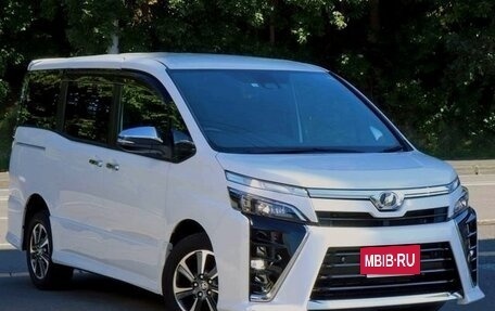 Toyota Voxy III, 2020 год, 2 048 000 рублей, 5 фотография