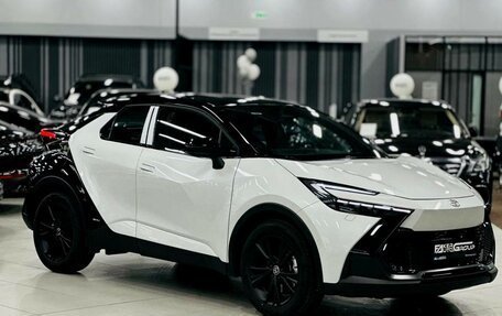 Toyota C-HR, 2024 год, 5 700 000 рублей, 2 фотография