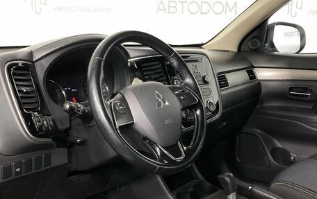 Mitsubishi Outlander III рестайлинг 3, 2016 год, 1 650 000 рублей, 8 фотография