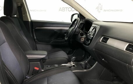 Mitsubishi Outlander III рестайлинг 3, 2016 год, 1 650 000 рублей, 9 фотография