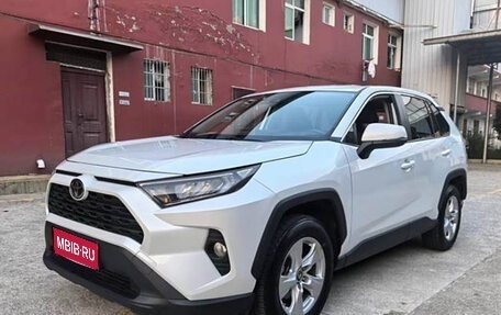 Toyota RAV4, 2021 год, 2 490 000 рублей, 1 фотография