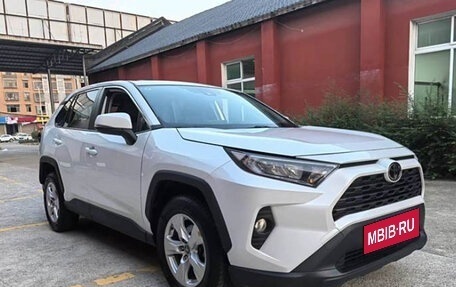 Toyota RAV4, 2021 год, 2 490 000 рублей, 3 фотография