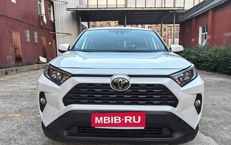 Toyota RAV4, 2021 год, 2 490 000 рублей, 2 фотография