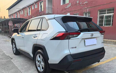 Toyota RAV4, 2021 год, 2 490 000 рублей, 4 фотография