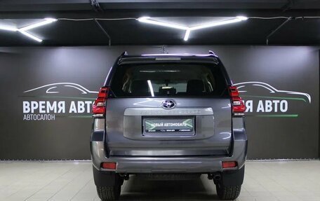 Toyota Land Cruiser Prado 150 рестайлинг 2, 2022 год, 7 499 000 рублей, 5 фотография