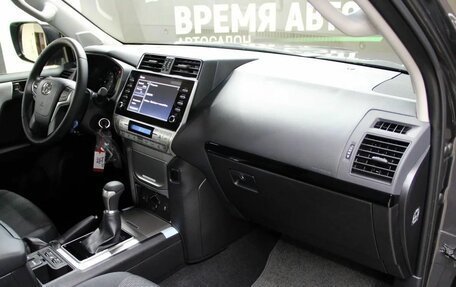 Toyota Land Cruiser Prado 150 рестайлинг 2, 2022 год, 7 499 000 рублей, 13 фотография