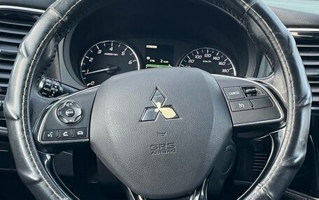 Mitsubishi Outlander III рестайлинг 3, 2015 год, 1 570 000 рублей, 19 фотография