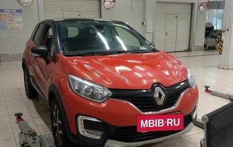 Renault Kaptur I рестайлинг, 2017 год, 1 296 000 рублей, 2 фотография