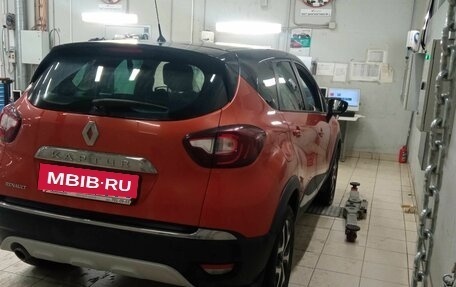 Renault Kaptur I рестайлинг, 2017 год, 1 296 000 рублей, 3 фотография