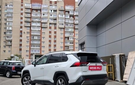 Toyota RAV4, 2020 год, 3 600 000 рублей, 4 фотография