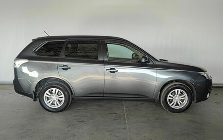 Mitsubishi Outlander III рестайлинг 3, 2013 год, 1 575 000 рублей, 4 фотография