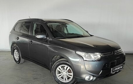 Mitsubishi Outlander III рестайлинг 3, 2013 год, 1 575 000 рублей, 3 фотография