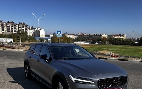 Volvo V60 Cross Country II, 2019 год, 4 100 000 рублей, 2 фотография