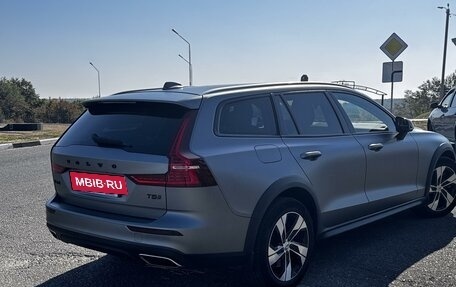 Volvo V60 Cross Country II, 2019 год, 4 100 000 рублей, 6 фотография