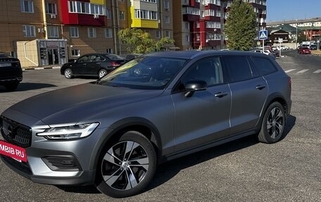 Volvo V60 Cross Country II, 2019 год, 4 100 000 рублей, 7 фотография