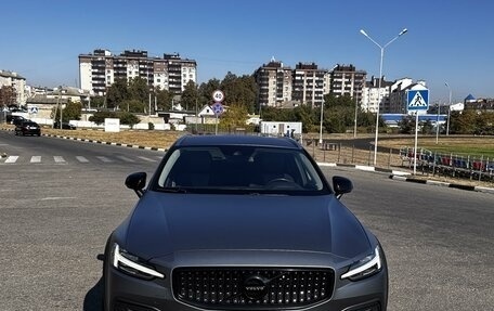 Volvo V60 Cross Country II, 2019 год, 4 100 000 рублей, 4 фотография