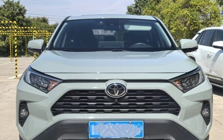 Toyota RAV4, 2020 год, 3 100 000 рублей, 2 фотография