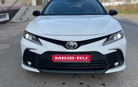 Toyota Camry, 2021 год, 2 550 000 рублей, 8 фотография