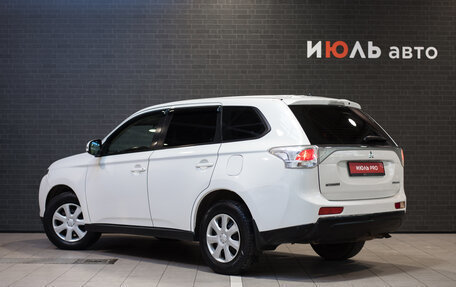 Mitsubishi Outlander III рестайлинг 3, 2013 год, 1 299 000 рублей, 4 фотография