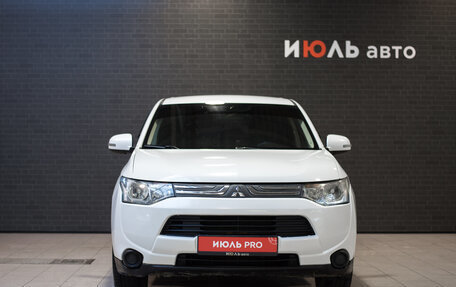 Mitsubishi Outlander III рестайлинг 3, 2013 год, 1 299 000 рублей, 2 фотография