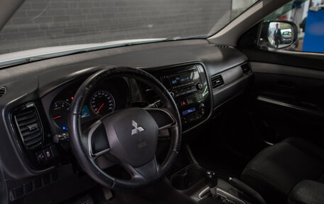 Mitsubishi Outlander III рестайлинг 3, 2013 год, 1 299 000 рублей, 8 фотография