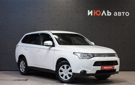 Mitsubishi Outlander III рестайлинг 3, 2013 год, 1 299 000 рублей, 3 фотография