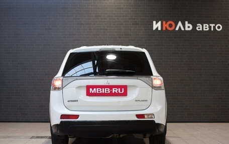 Mitsubishi Outlander III рестайлинг 3, 2013 год, 1 299 000 рублей, 5 фотография