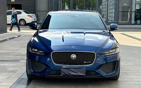 Jaguar XE I рестайлинг, 2021 год, 3 050 000 рублей, 2 фотография