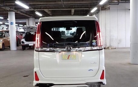 Toyota Noah III, 2021 год, 2 120 000 рублей, 5 фотография