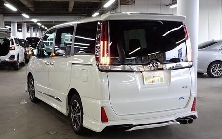 Toyota Noah III, 2021 год, 2 120 000 рублей, 4 фотография