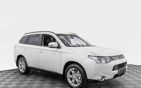 Mitsubishi Outlander III рестайлинг 3, 2013 год, 1 395 000 рублей, 3 фотография