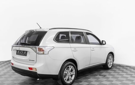 Mitsubishi Outlander III рестайлинг 3, 2013 год, 1 395 000 рублей, 4 фотография