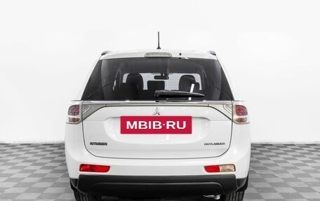 Mitsubishi Outlander III рестайлинг 3, 2013 год, 1 395 000 рублей, 5 фотография