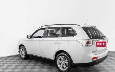 Mitsubishi Outlander III рестайлинг 3, 2013 год, 1 395 000 рублей, 6 фотография